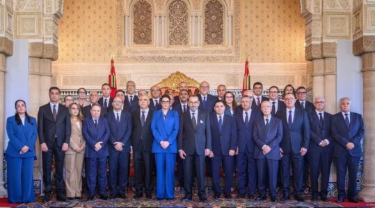 وزارة الاتصال اختفت من حكومة «بنت الصالحين»… فمن يضبط فراقشية الإعلام ويحمي الصحافيين من الهشاشة وسماسرة النفوذ؟
